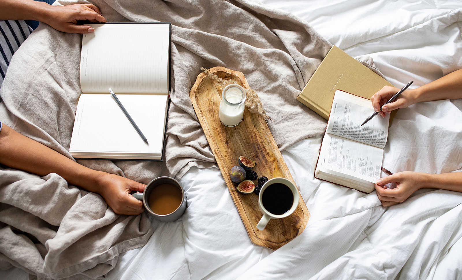 Journal’s and breakfast on bed